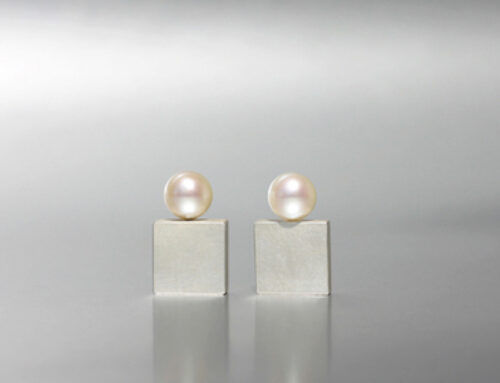 Silberne Ohrringe mit Perle
